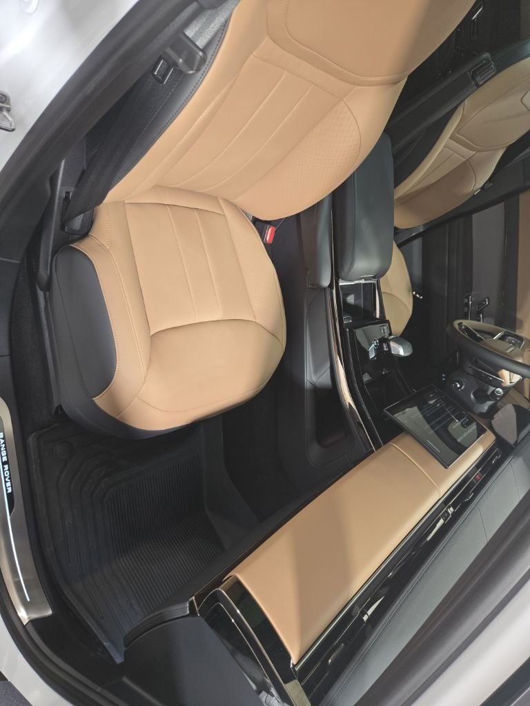 Used 2025 Fuji White Land Rover Dynamic SE image 24