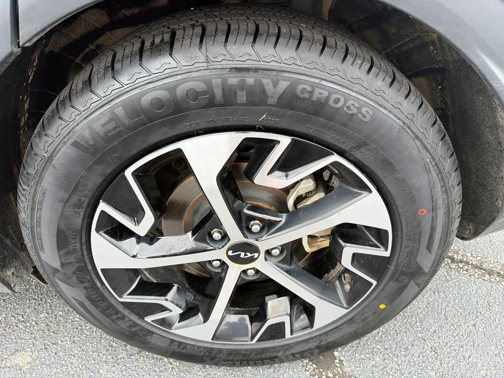 Used 2023 White Kia EX image 19