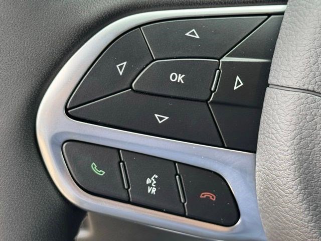 New 2027 Diamond Black Crystal Pearl-Coat Exterior Paint Chrysler Select image 15
