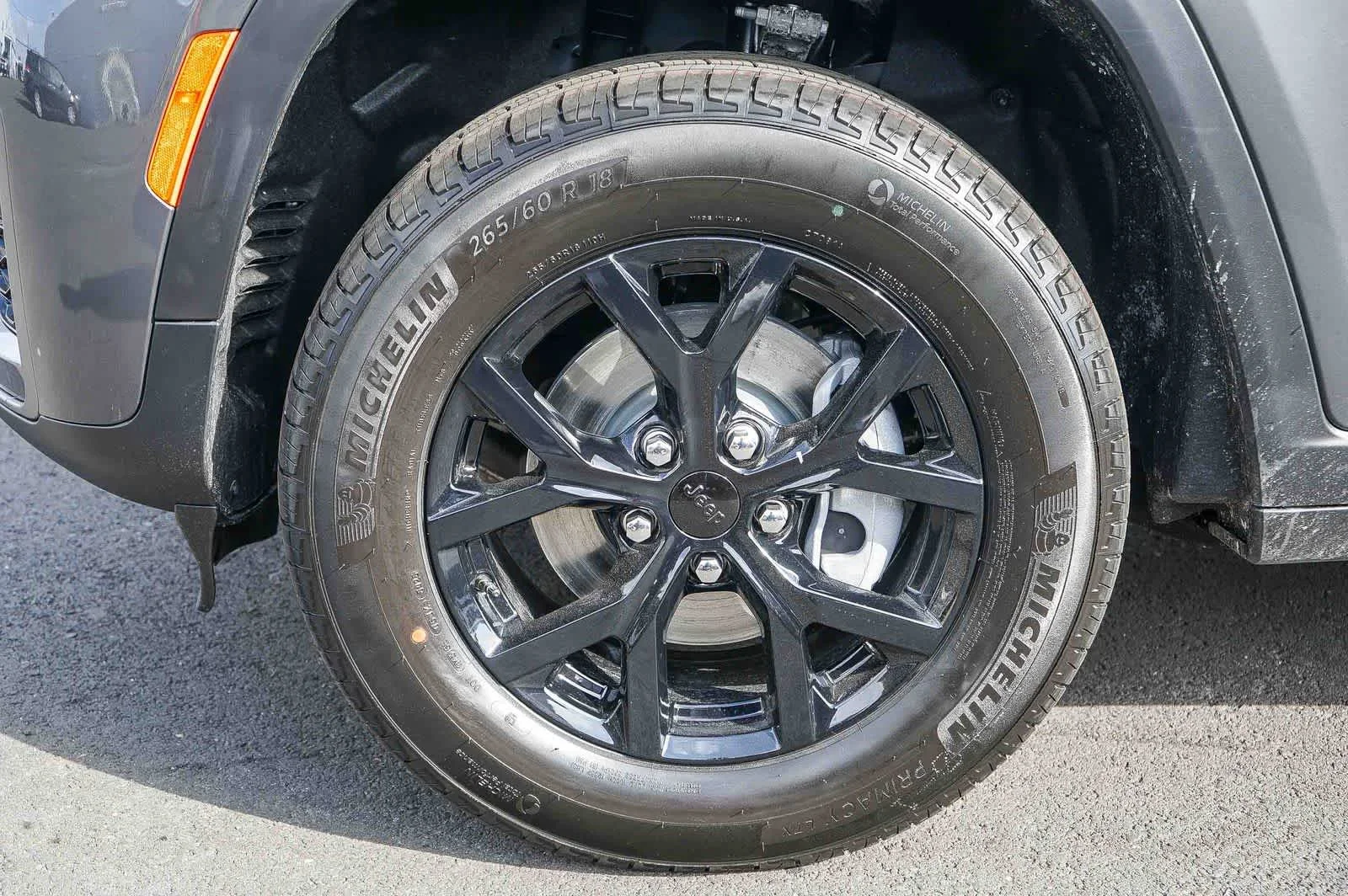 New 2026 Baltic Gray Metallic Clear-Coat Exterior Paint Jeep Laredo Altitude image 9