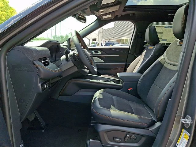 New 2026 Carbonized Gray Metallic Ford Tremor® image 6