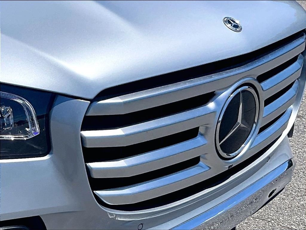 Used 2025 White Mercedes-Benz GLS 450 image 33