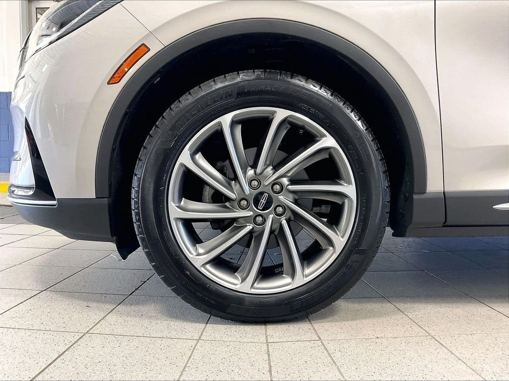 Used 2024 White Lincoln Premiere image 7