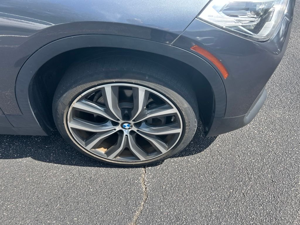 Used 2018 Gray BMW xDrive28i image 9