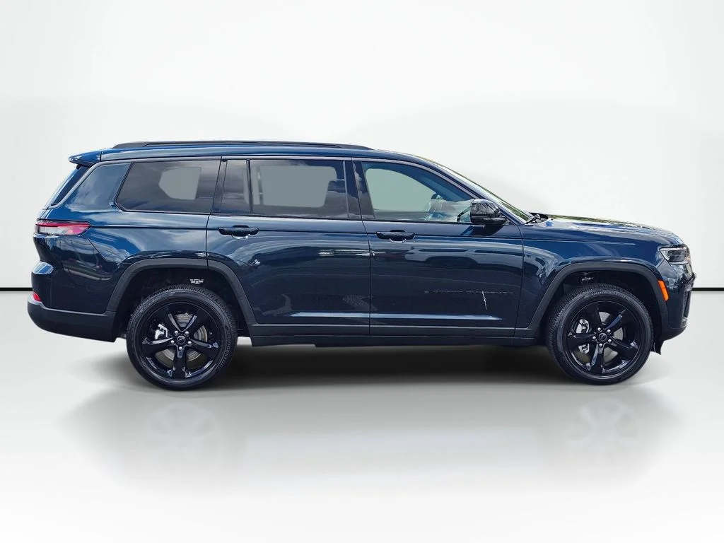 New 2027 Fathom Blue Pearl-Coat Paint Jeep Limited image 7
