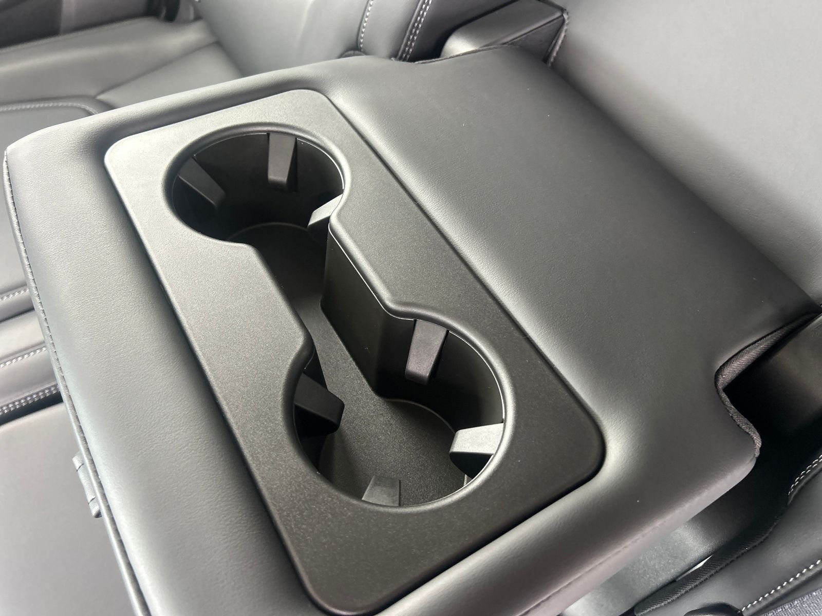 2025 Nissan Armada SV - Photo 22