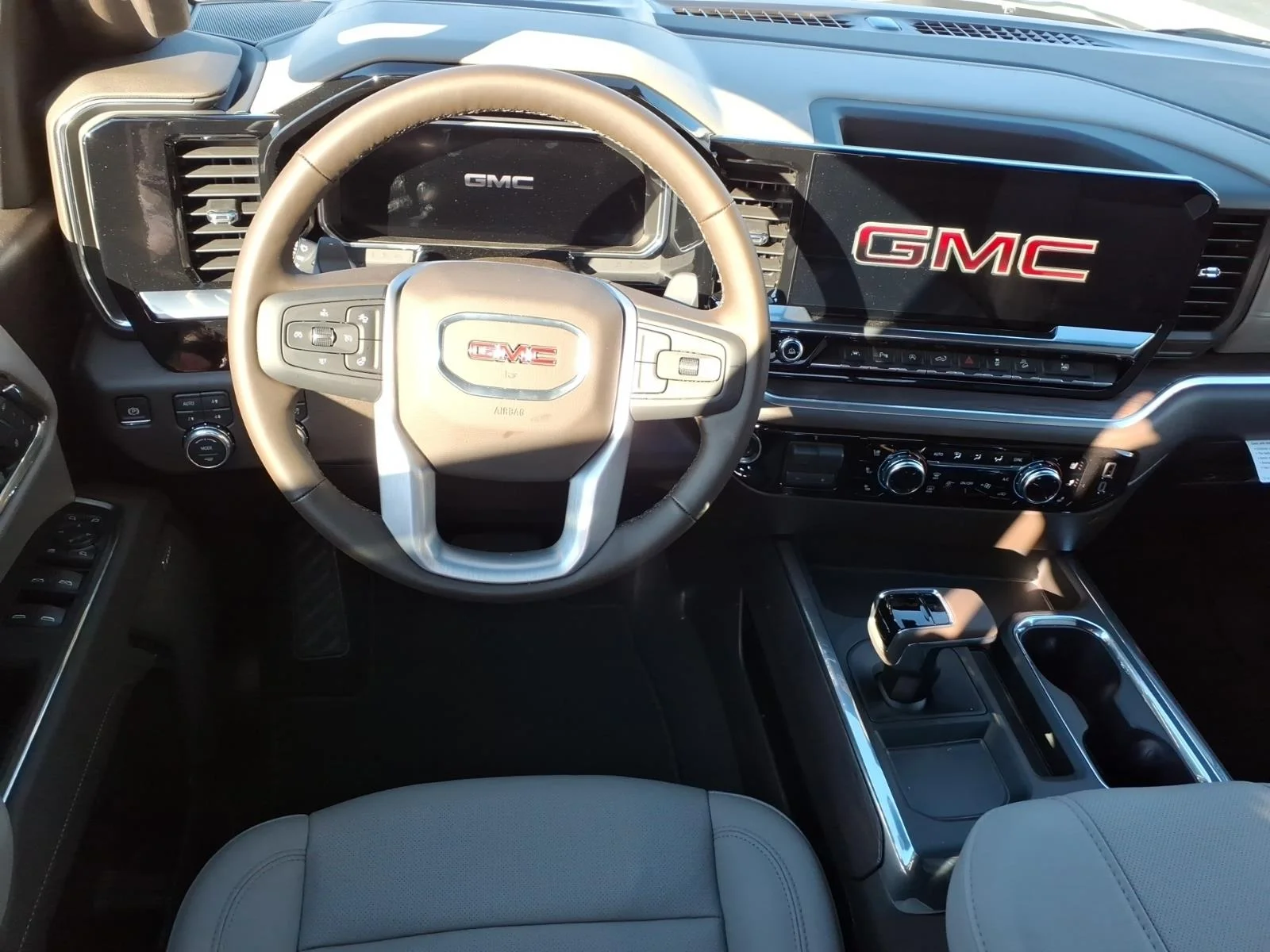2026 GMC Sierra 1500 SLT - Photo 7
