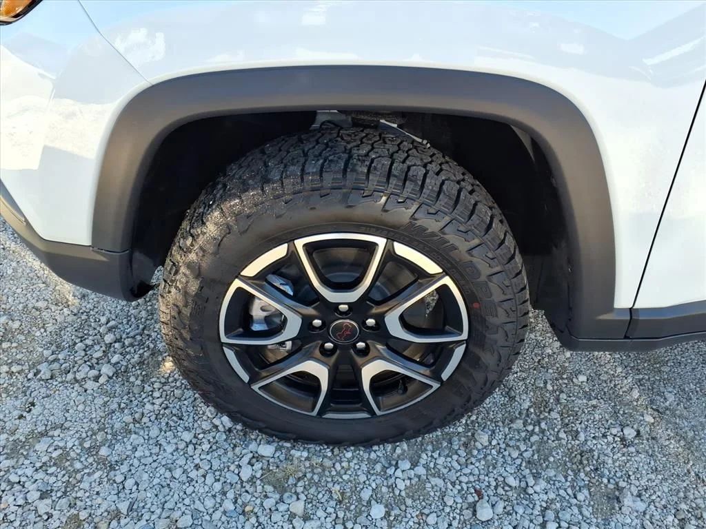 New 2026 Bright White Clear-Coat Exterior Paint Jeep Trailhawk image 4