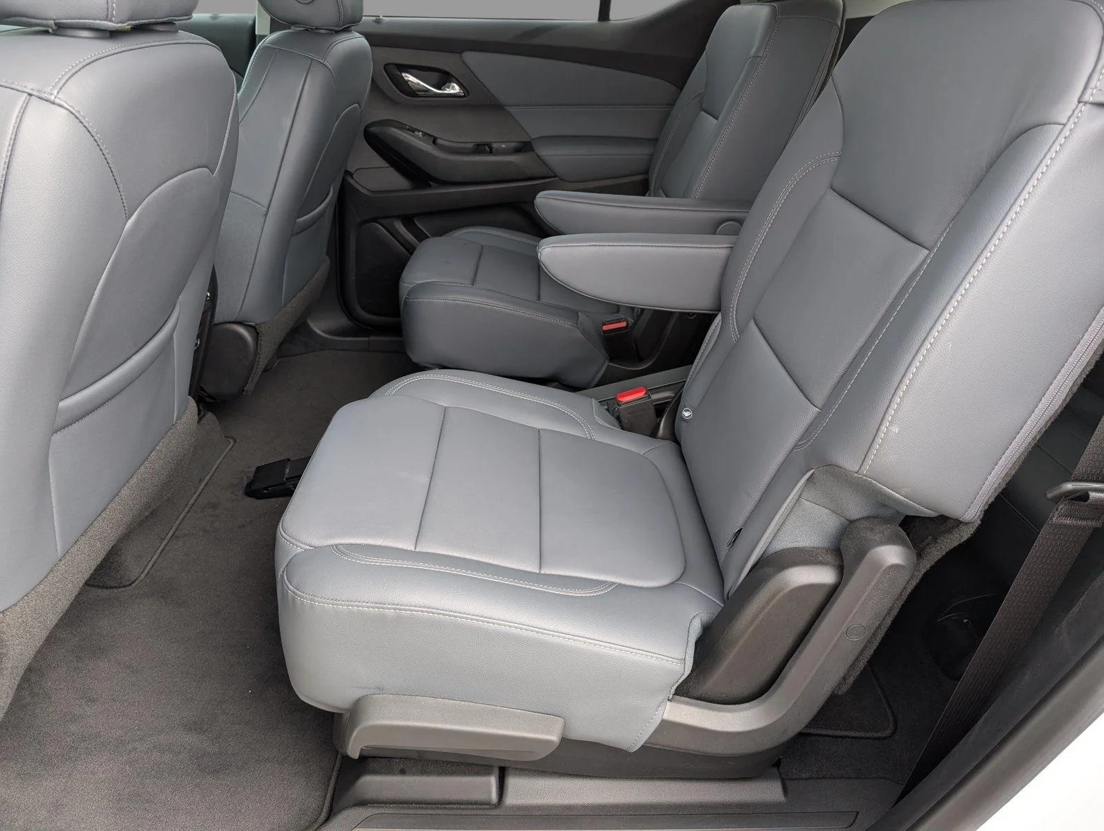 Used 2020 IRIDESCENT PEARL TRICOAT Chevrolet LT Leather image 32