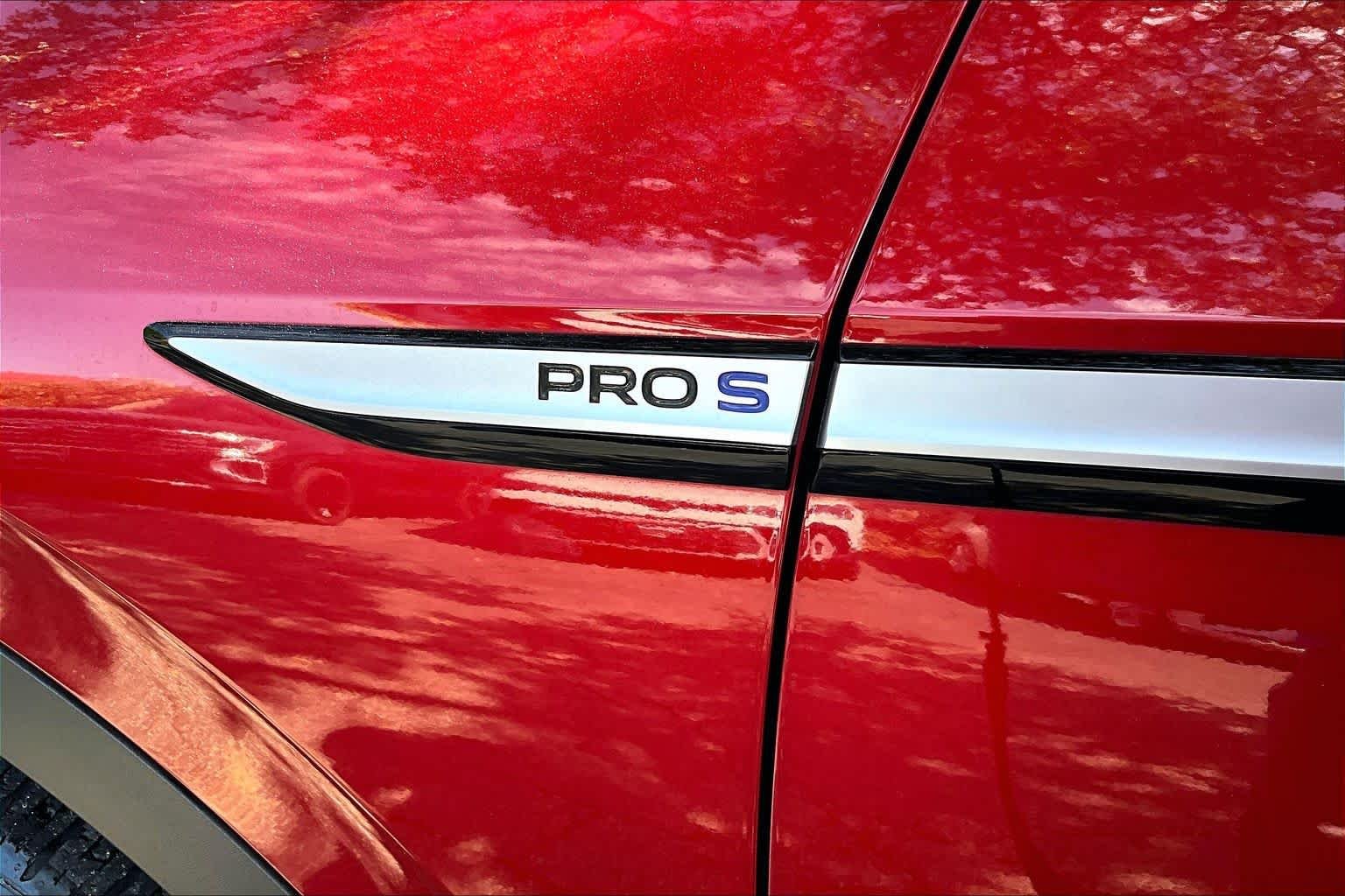 Used 2023 AURORA RED CHROMA Volkswagen Pro S image 9