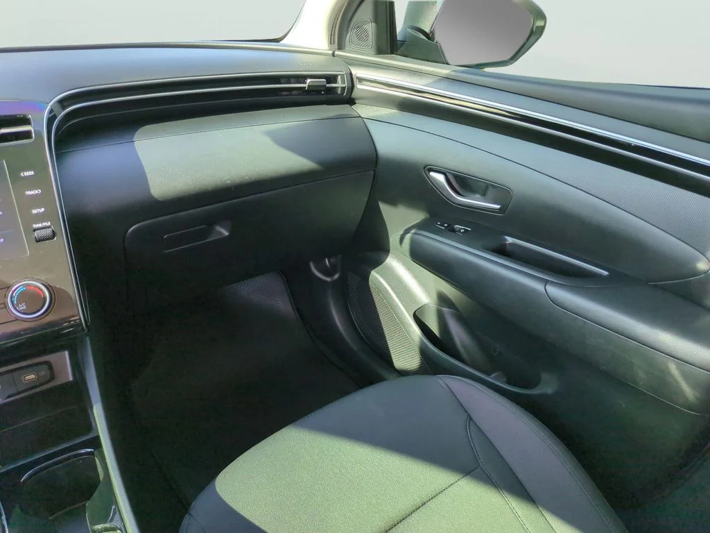 Used 2023 Silver Hyundai SE image 14