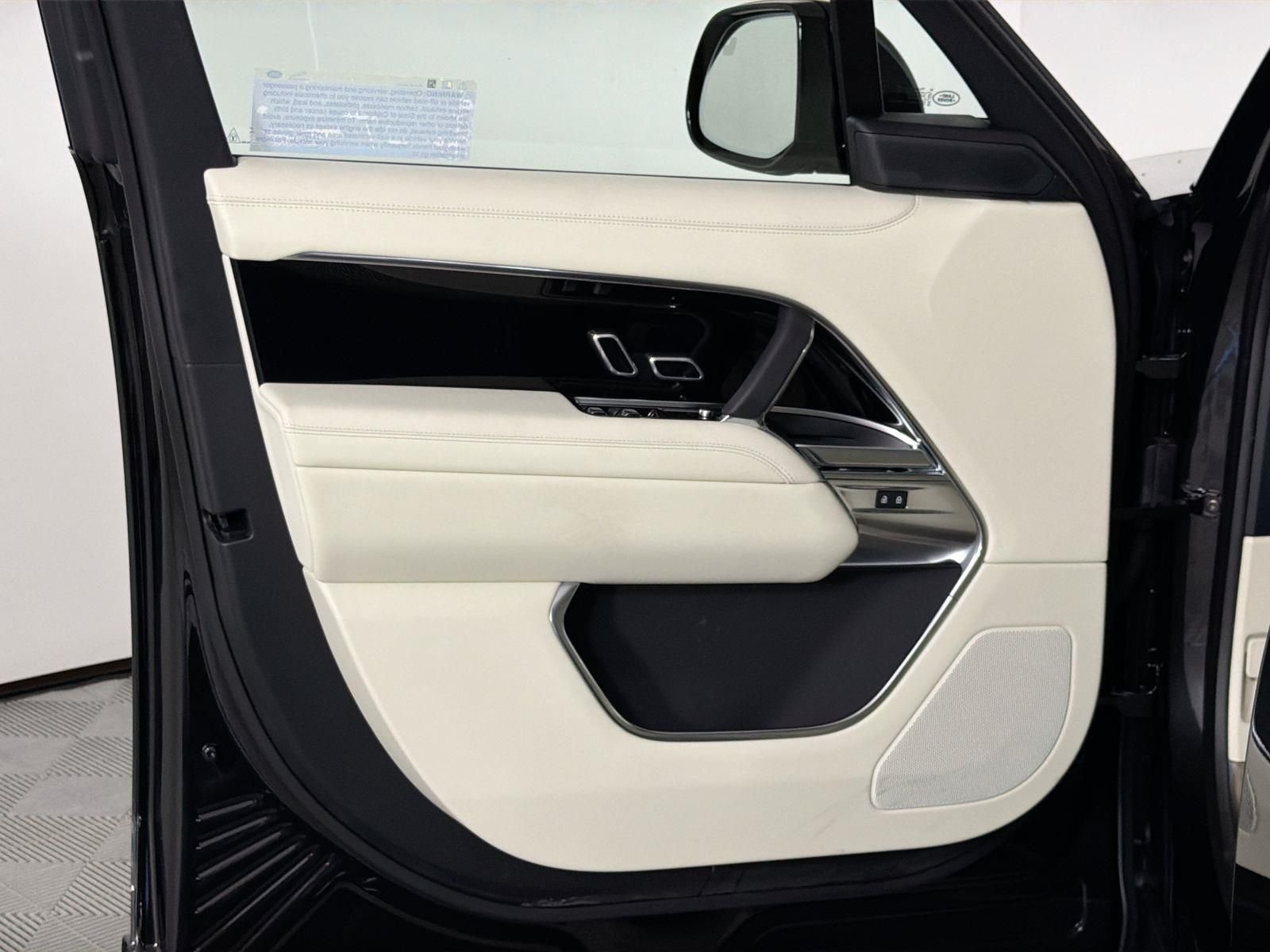 New 2026 Santorini Black Land Rover SE image 21