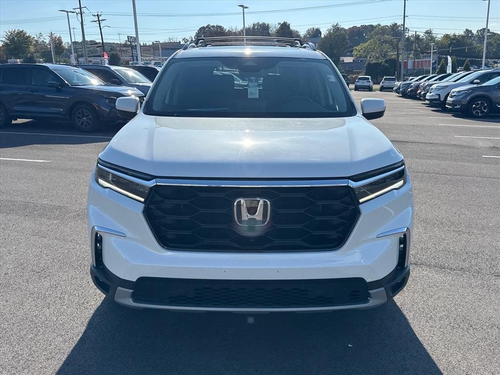Certified Used 2025 WHITE Honda Touring image 11