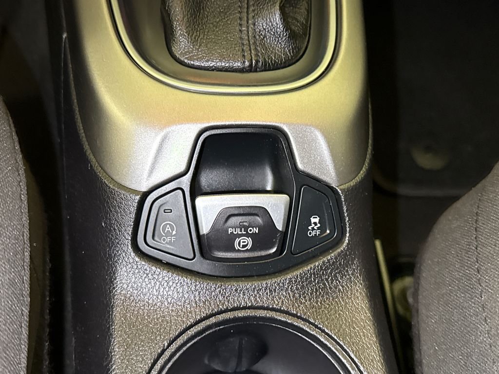 Used 2021 White Clearcoat Jeep Sport image 27