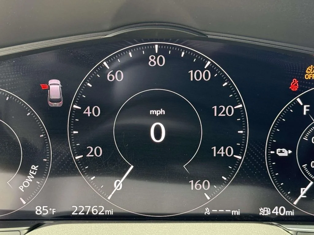 Used 2024 Silver Mazda Preferred image 27