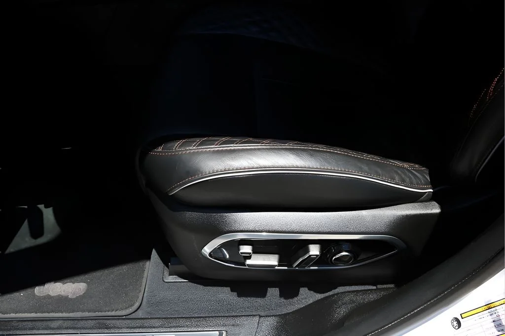 Used 2023 White Jeep Summit 4xe image 15