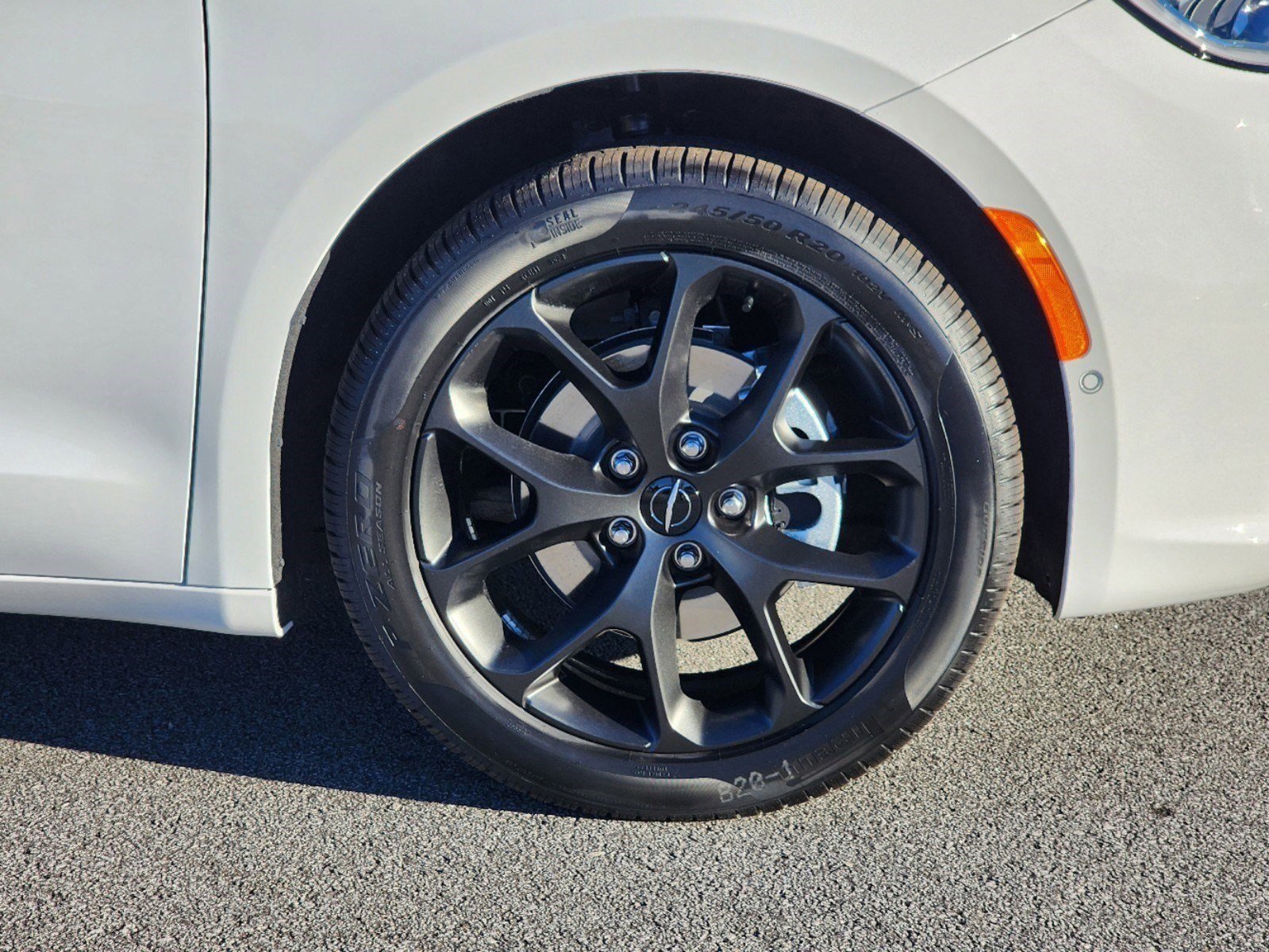 2024 Chrysler Pacifica Limited photo 3