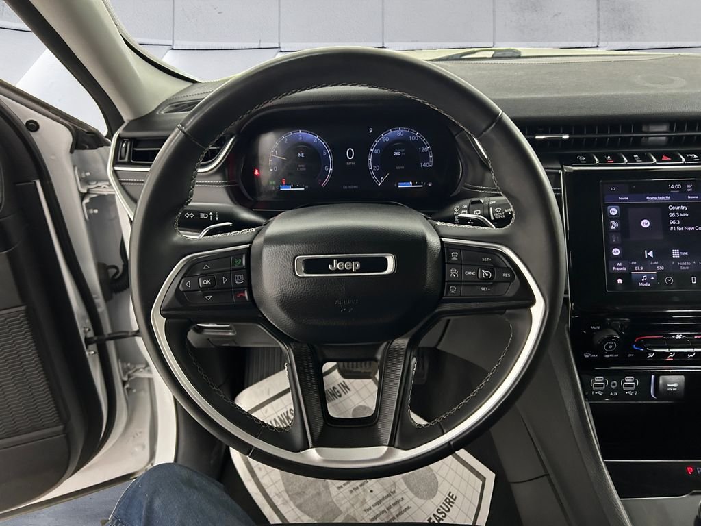 Used 2023 White Jeep Laredo image 9