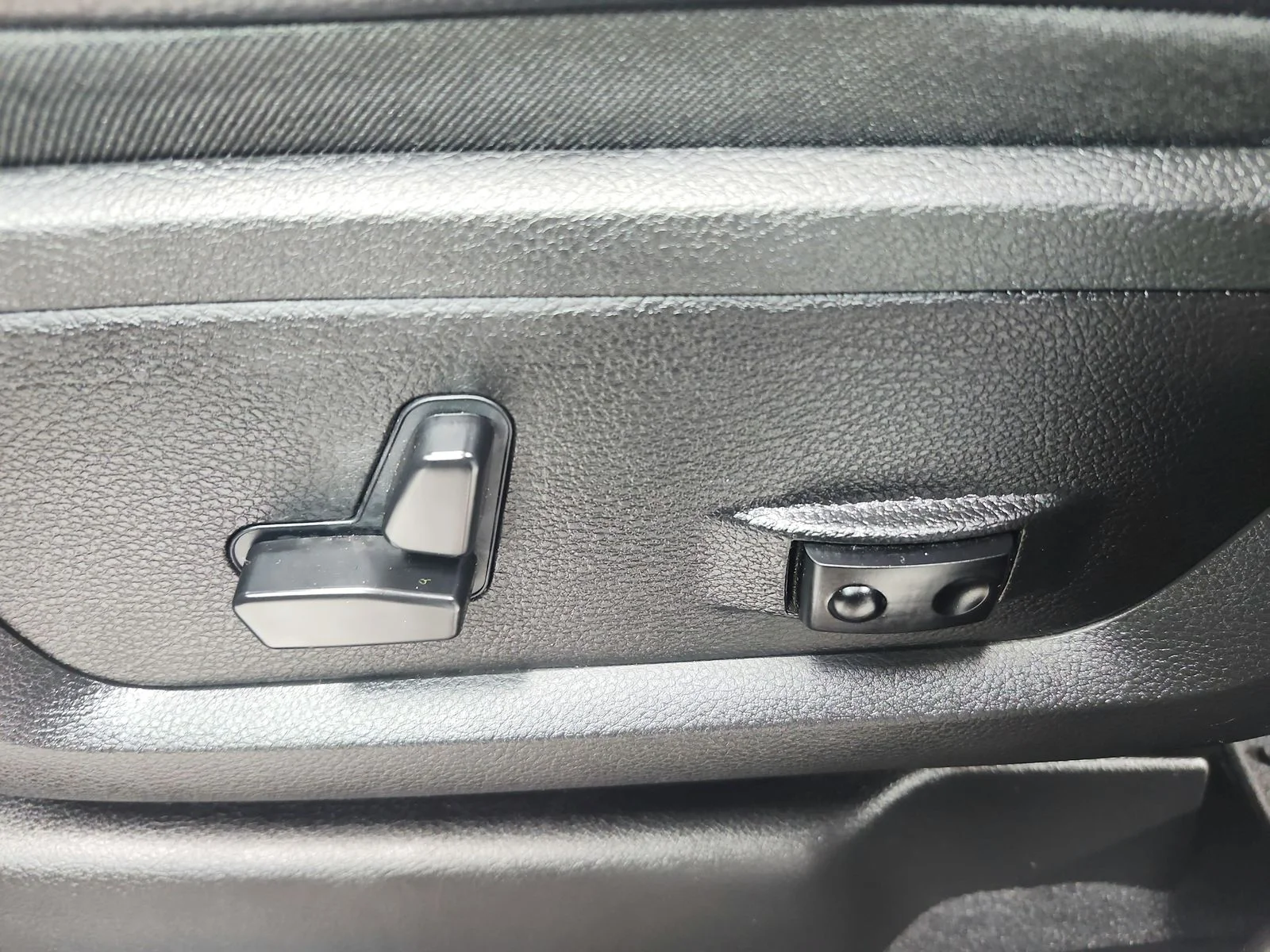 Used 2025 White Ram Laramie image 20