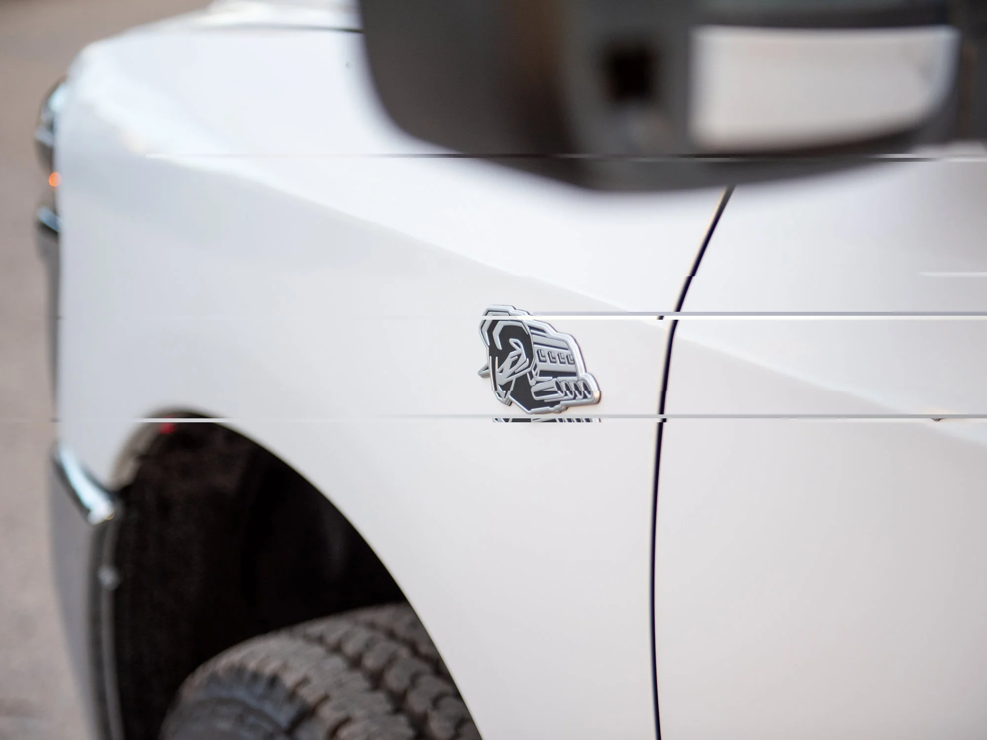 New 2027 White RAM Big Horn* Crew Cab 4x4, 6.4L HEMI V8, Remote Start image 4