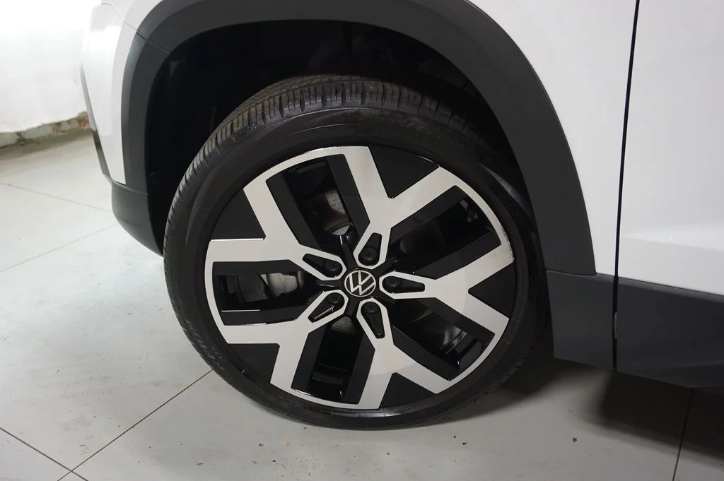 Certified Used 2023 Pure White Volkswagen 1.5T SEL image 40