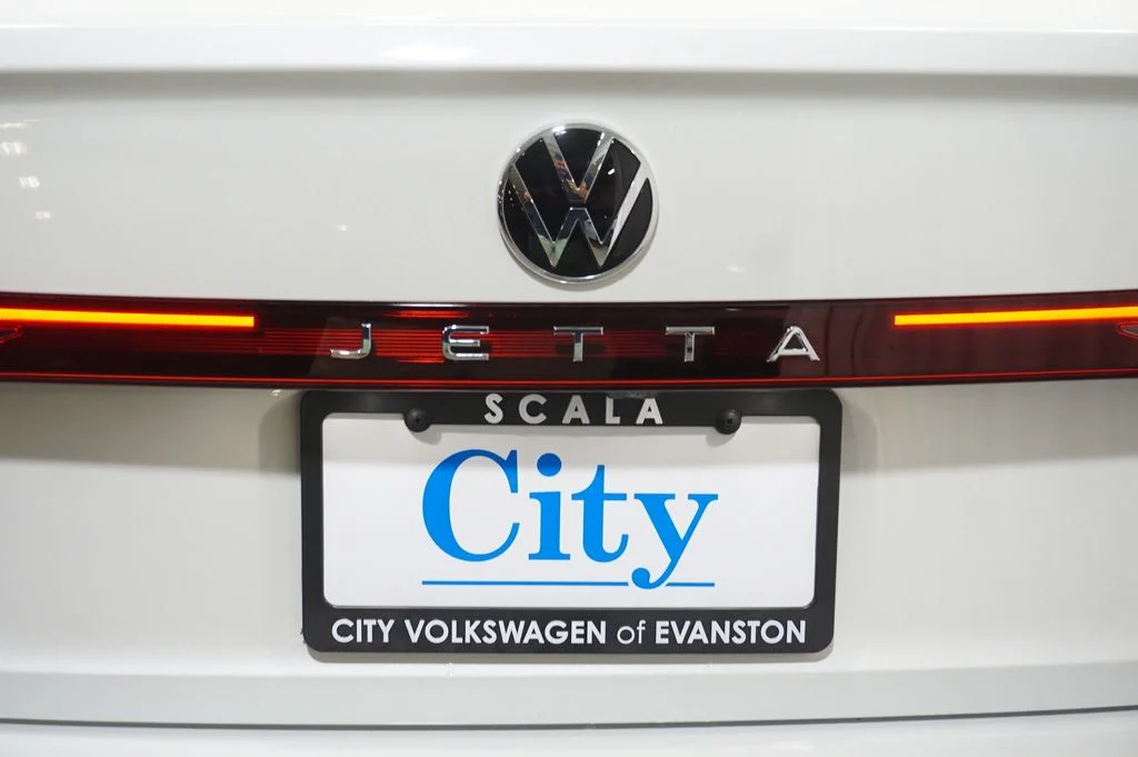 Certified Used 2025 White Volkswagen 1.5T SE image 31