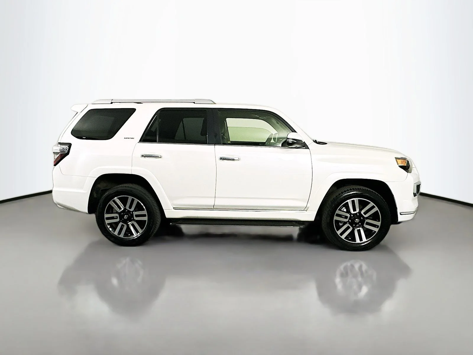 Used 2016 Blizzard Pearl Toyota Limited image 9