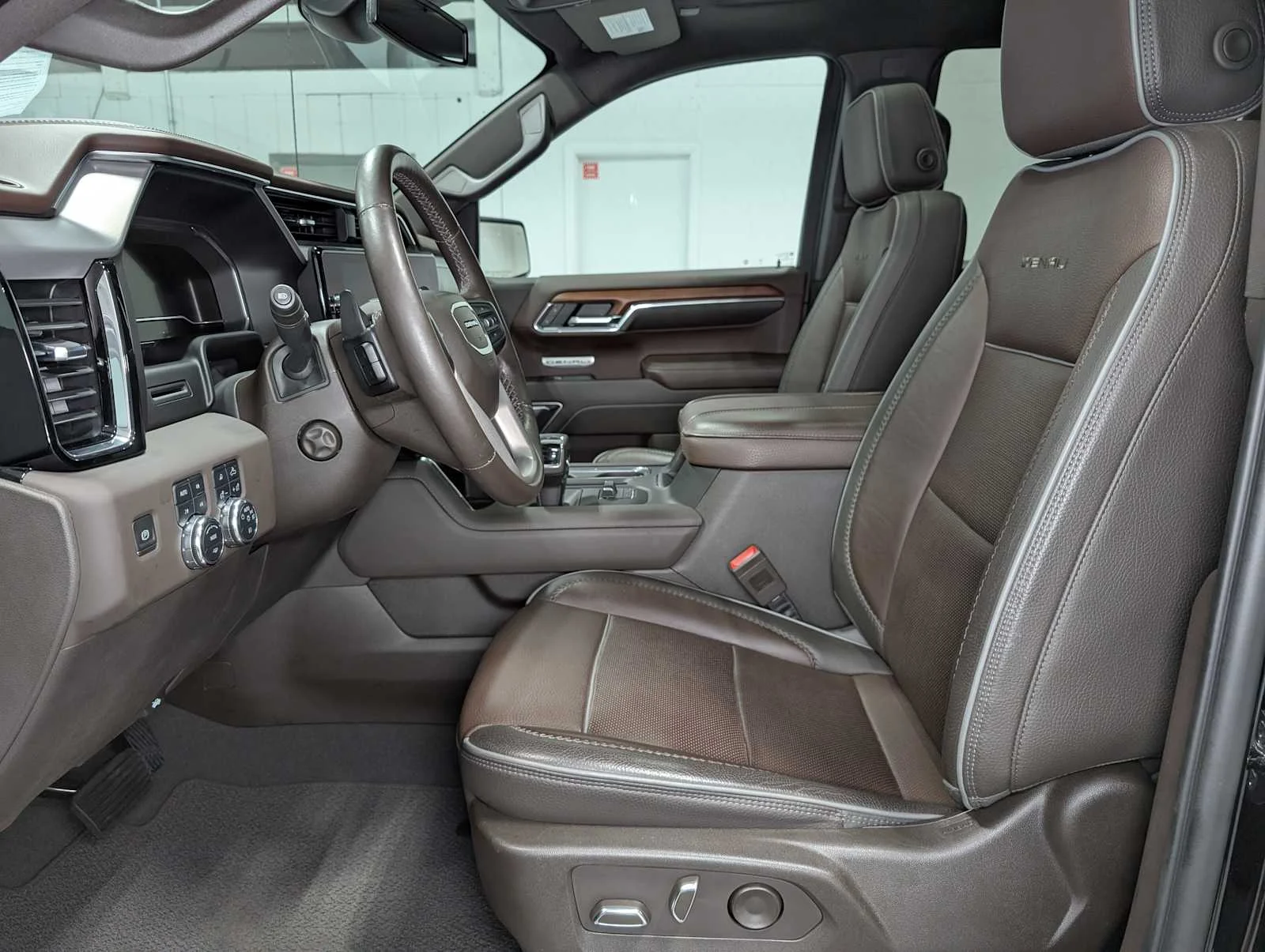 Used 2023 Onyx Black GMC Denali image 4