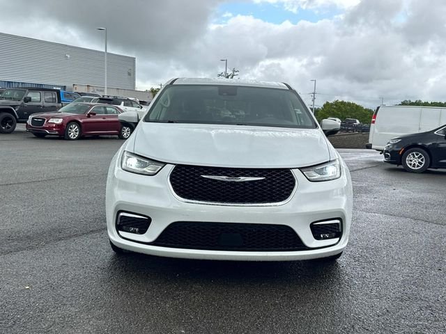 Used 2023 White Chrysler Touring L image 10