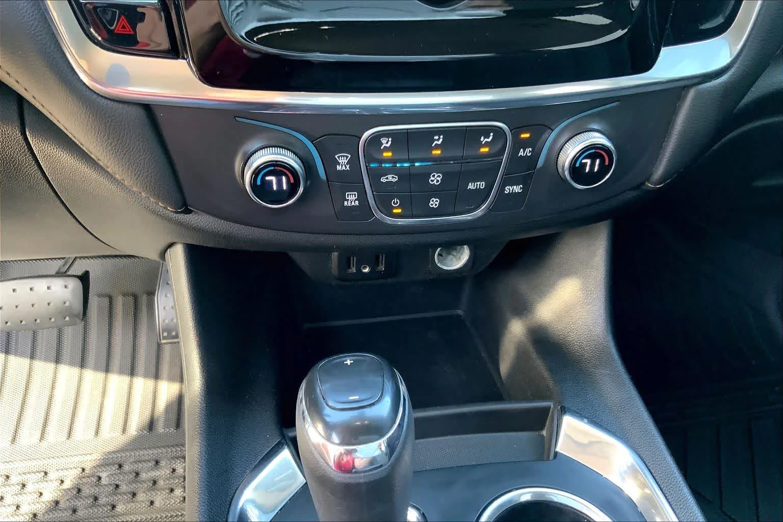 Used 2020 Summit White Chevrolet LS image 30