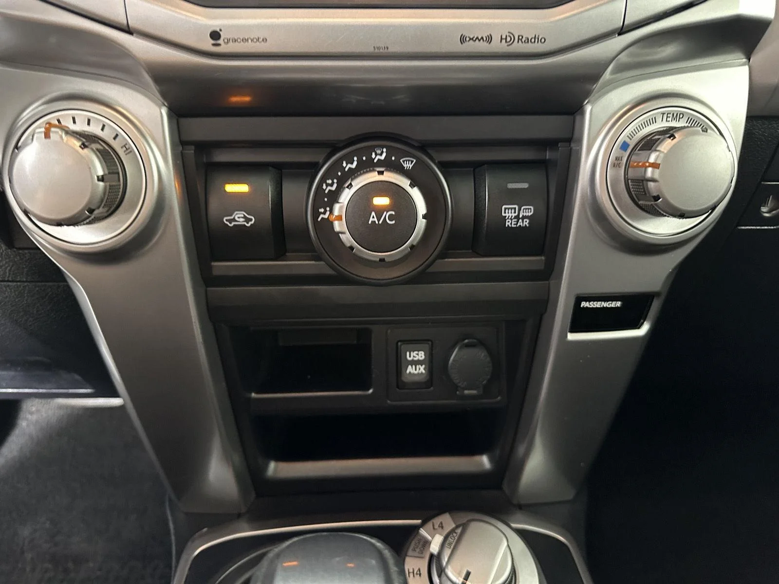 Used 2018 Midnight Black Metallic Toyota SR5 Premium image 23
