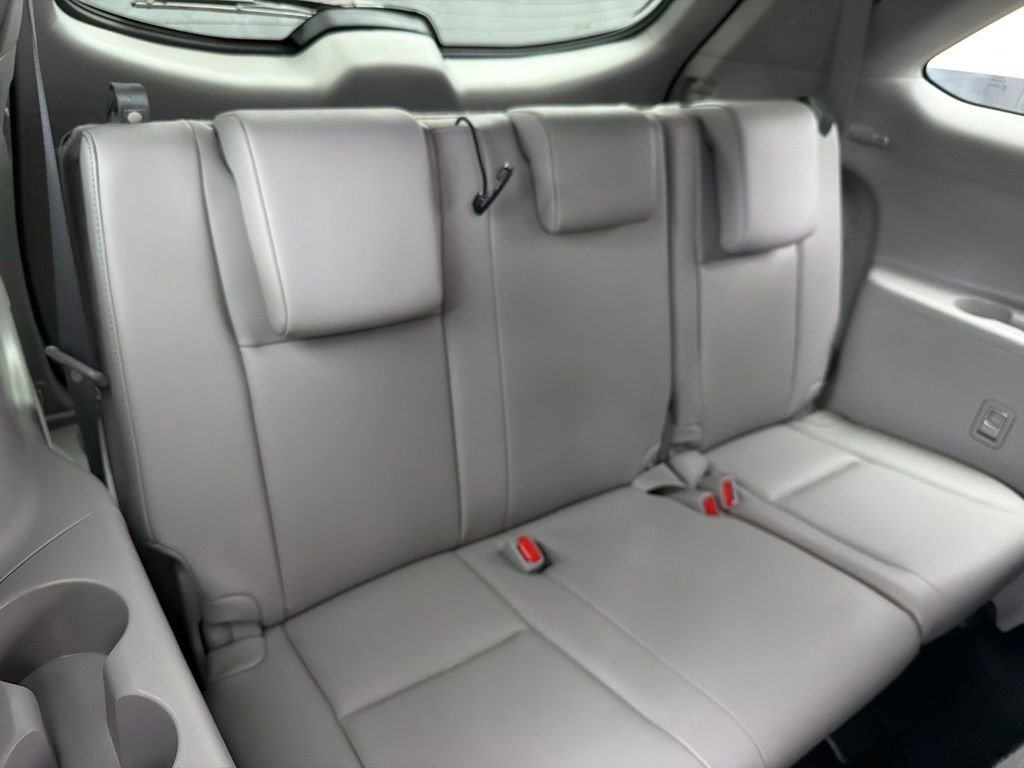 Used 2019 Silver Toyota XLE image 26