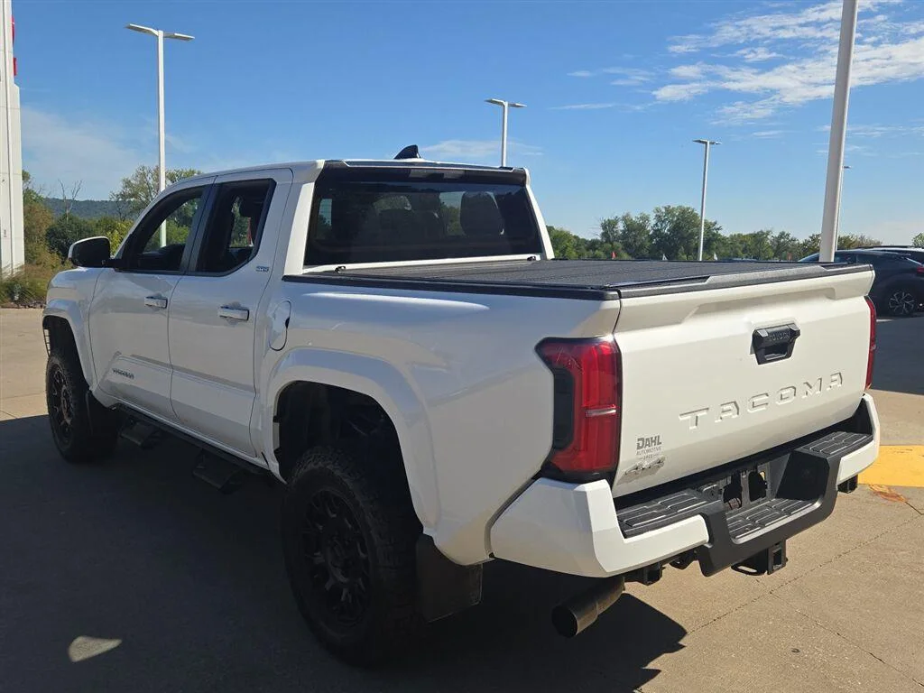 Used 2025 Ice Cap Toyota SR5 image 6