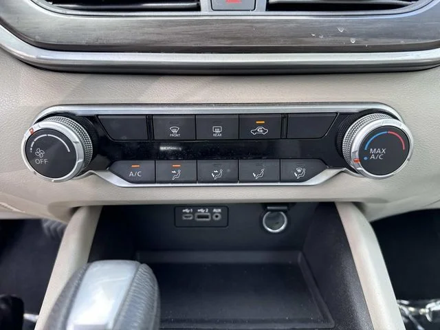 Used 2025 White Nissan 2.5 SV image 31