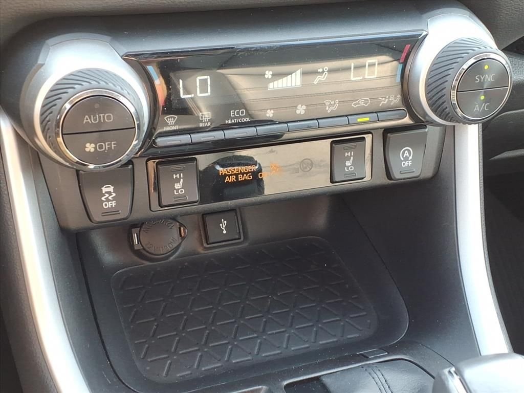 Used 2020 Gray Toyota XLE Premium image 25