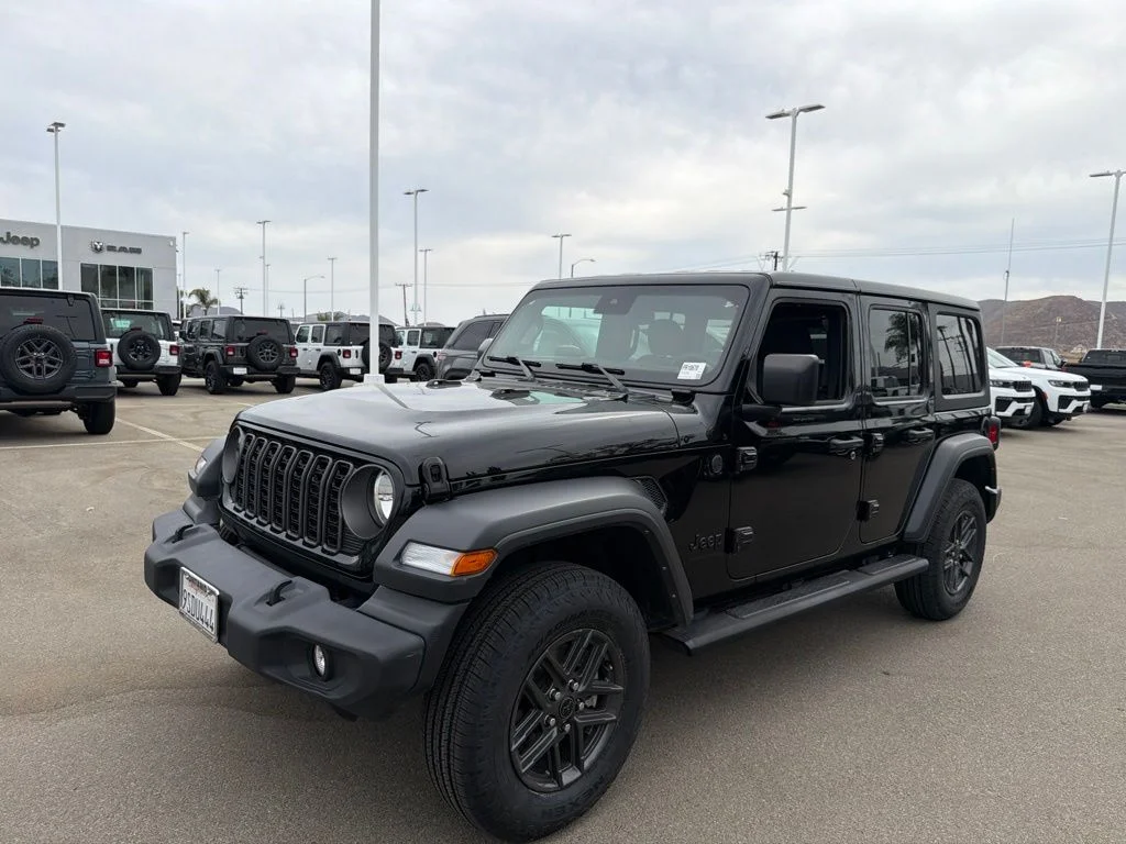 Used 2025 Black Jeep Sport S image 9