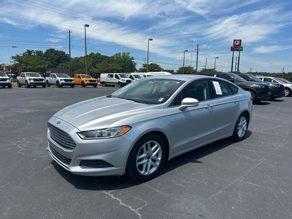 Used 2015 Ingot Silver Ford SE image 3