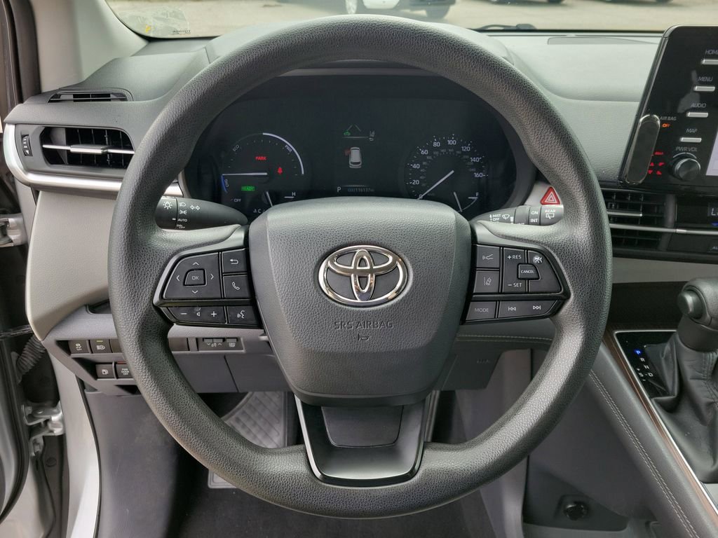 Used 2022  Toyota LE image 22