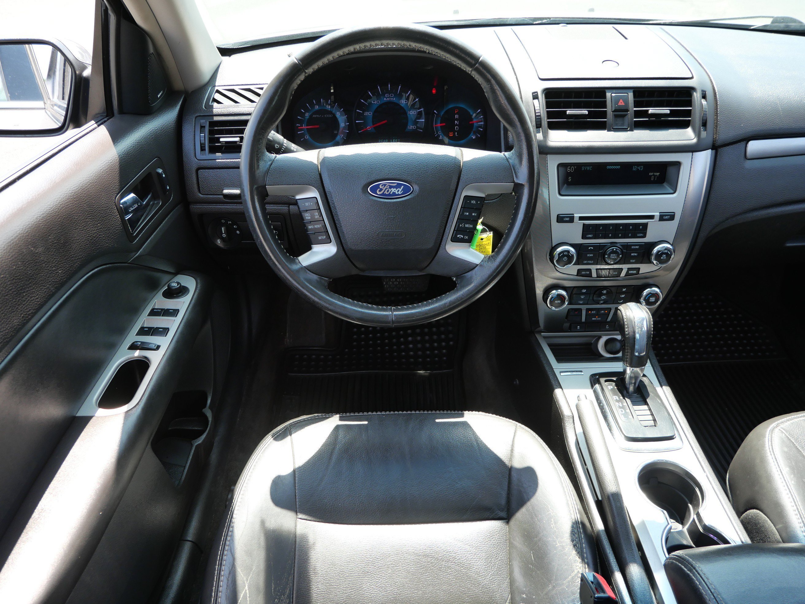 Used 2010 Gray Ford SEL image 14