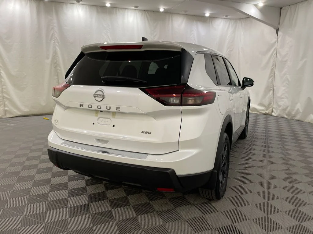 New 2026 Everest White Pearl Tricoat Nissan SV image 5