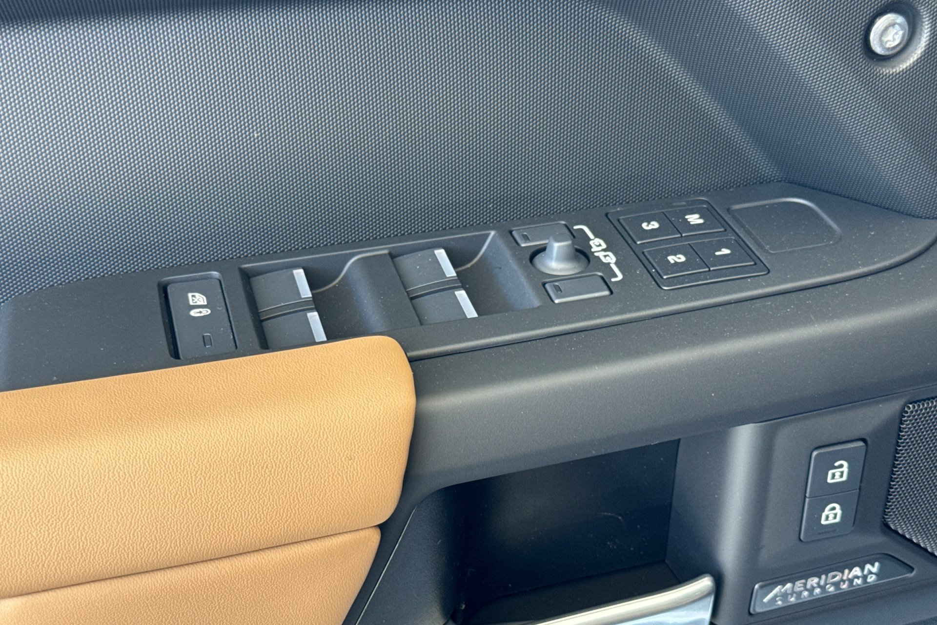 New 2026 Fuji White Land Rover X-Dynamic SE image 15