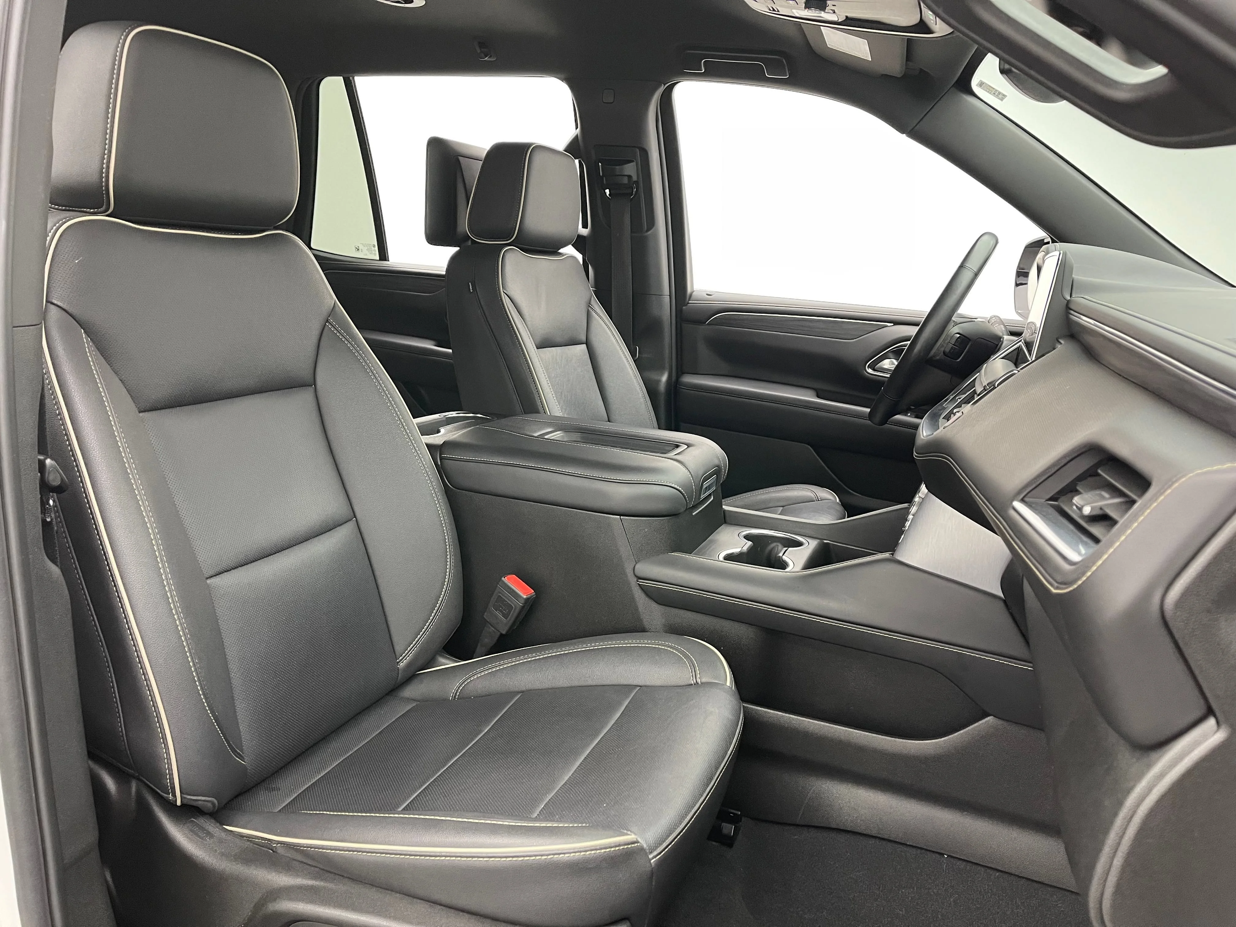 Used 2024 White Frost Tricoat GMC SLT image 36