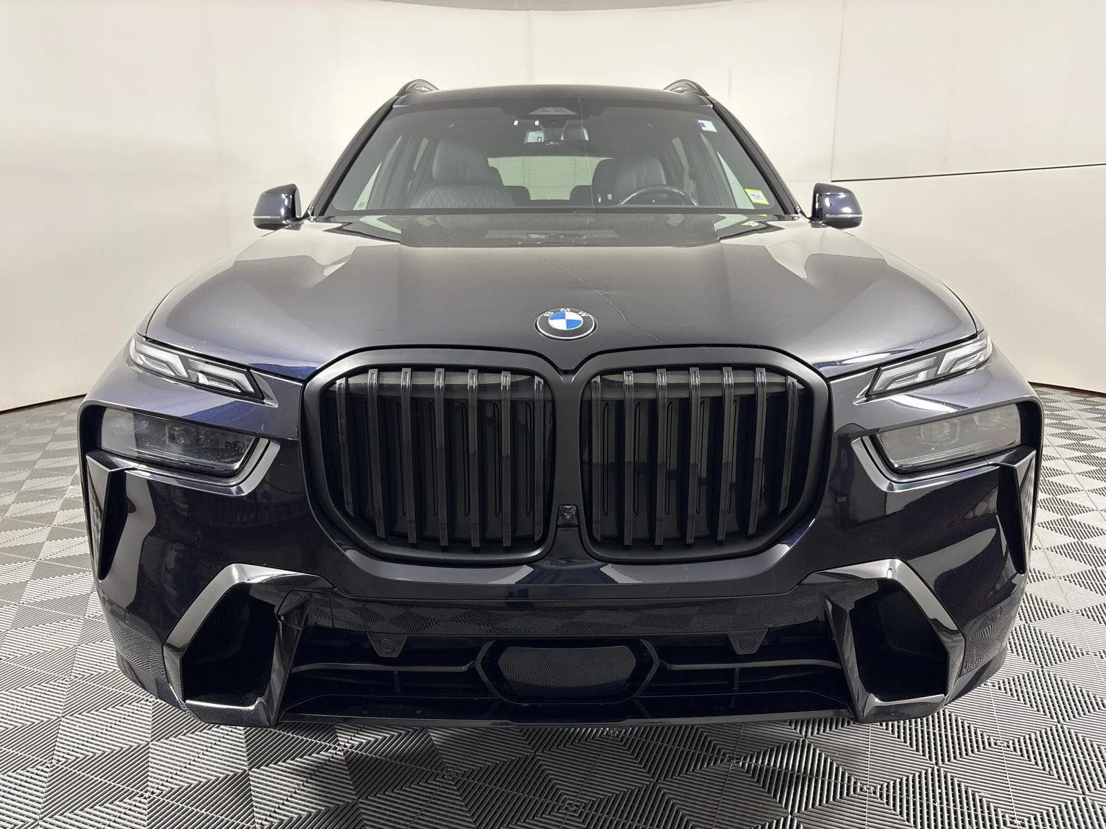 Used 2023 Carbon Black Metallic BMW xDrive40i image 2