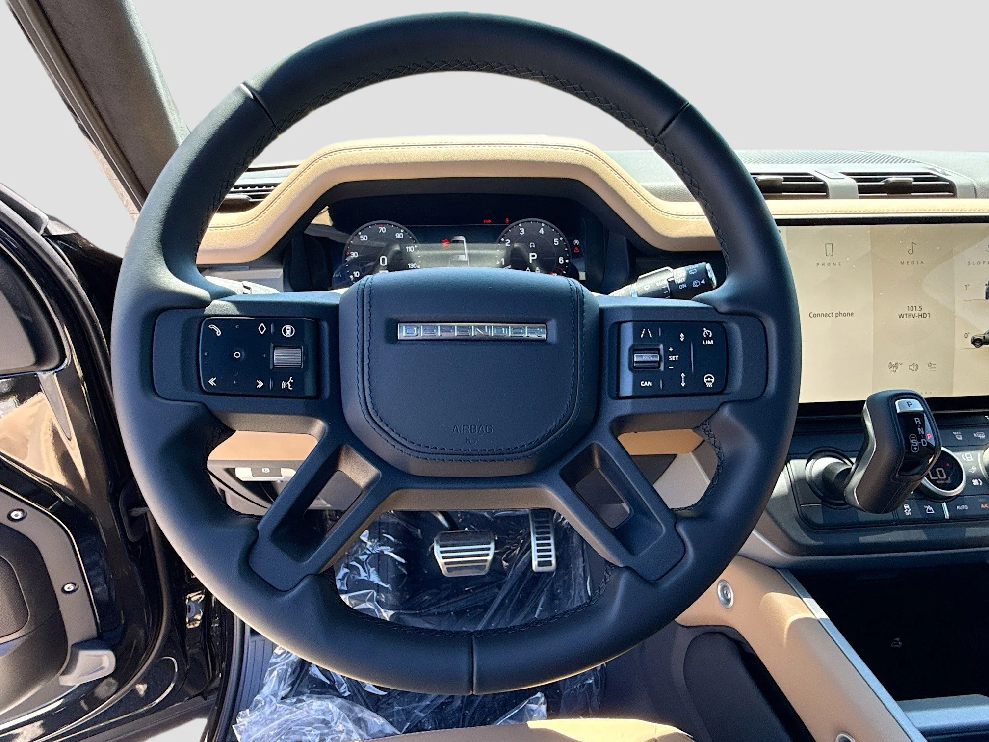 New 2026 Santorini Black Metallic Land Rover X image 39