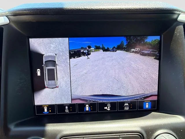 Used 2023 White GMC SLT image 24