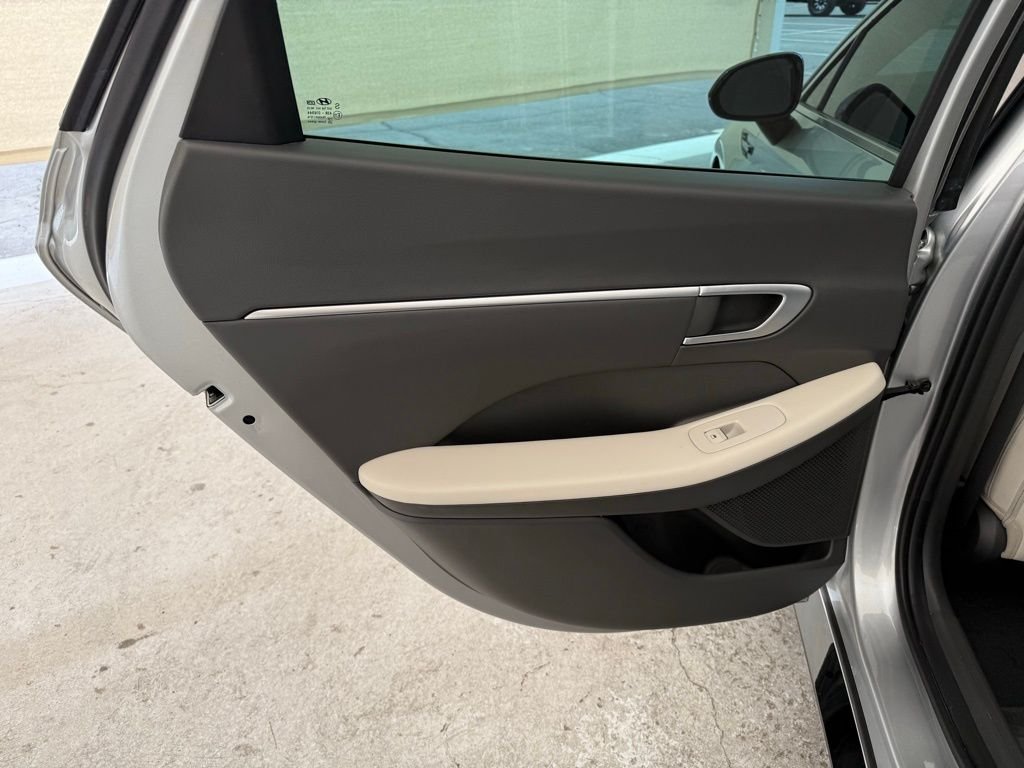 Used 2024 Silver Hyundai SEL image 18