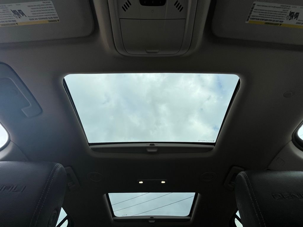 Used 2022 Hunter Green GMC Denali image 43
