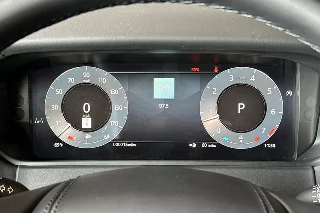 New 2026 Santorini Black Land Rover Dynamic SE image 23