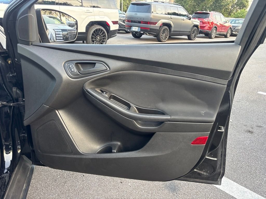 2018 Ford Focus S - Photo 17