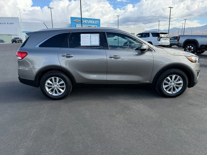 Used 2018 Kia Sorento LX with VIN 5XYPGDA57JG418935 for sale in Pahrump, NV